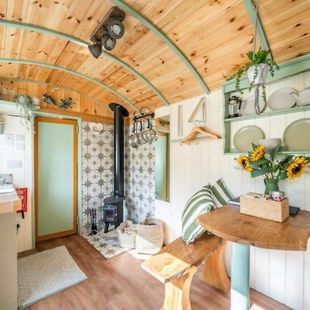 נורת'המפטון Spinney Retreats - 2 X Unique Shepherds Huts Dog Friendly מראה חיצוני תמונה