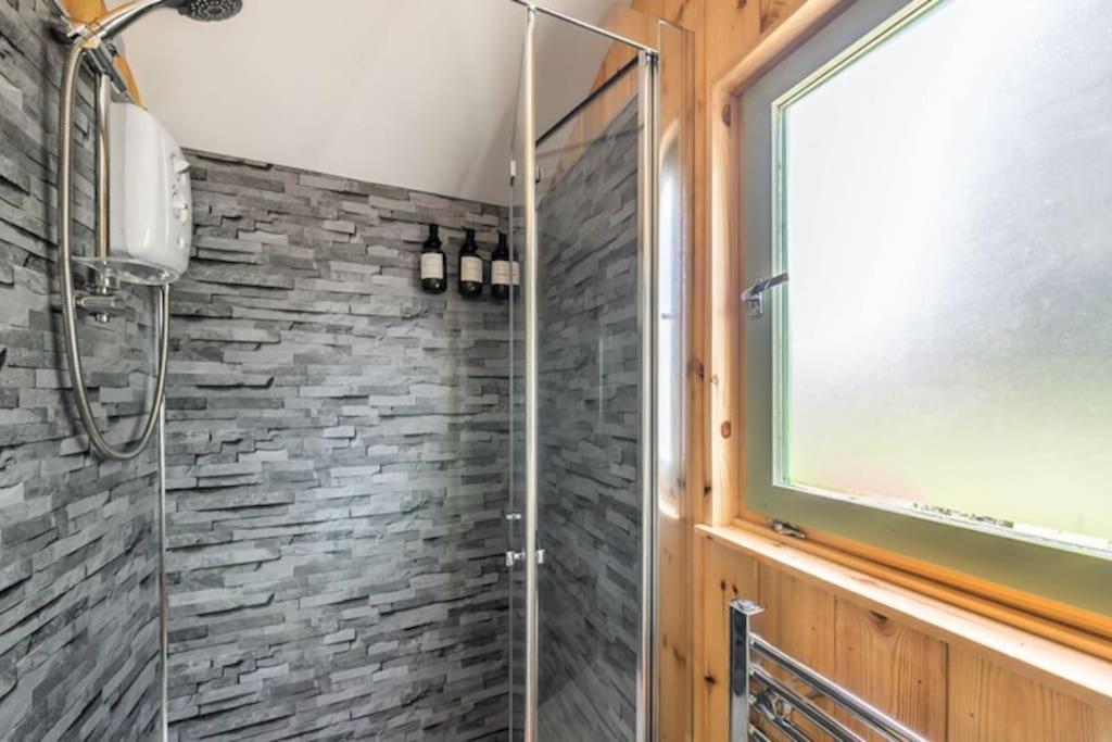נורת'המפטון Spinney Retreats - 2 X Unique Shepherds Huts Dog Friendly מראה חיצוני תמונה