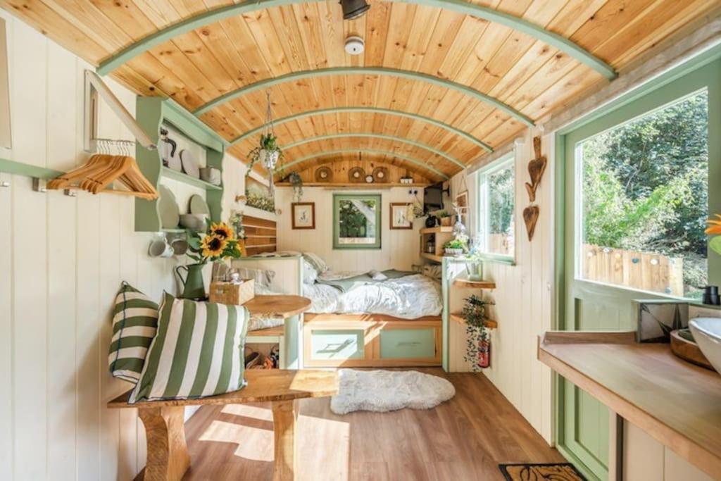 נורת'המפטון Spinney Retreats - 2 X Unique Shepherds Huts Dog Friendly מראה חיצוני תמונה