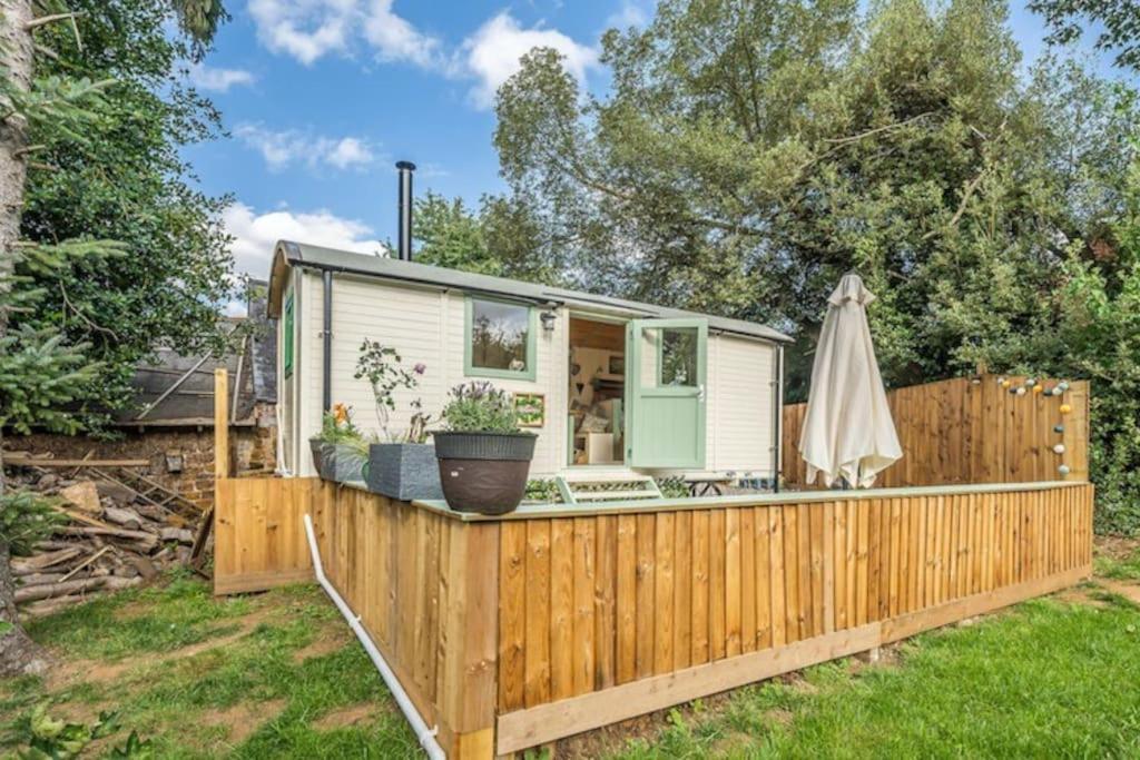 נורת'המפטון Spinney Retreats - 2 X Unique Shepherds Huts Dog Friendly מראה חיצוני תמונה