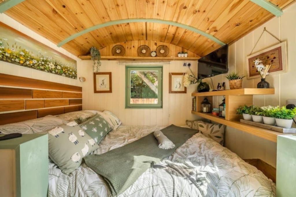 נורת'המפטון Spinney Retreats - 2 X Unique Shepherds Huts Dog Friendly מראה חיצוני תמונה